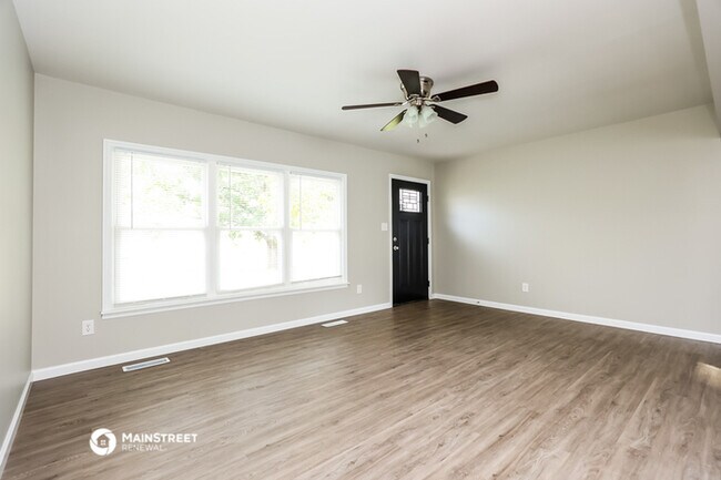 Building Photo - Your Dream Home Awaits!