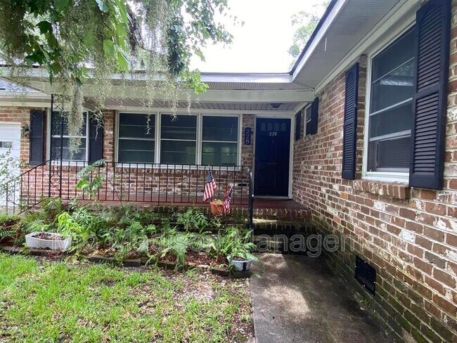 Building Photo - 228 Kensington Dr
