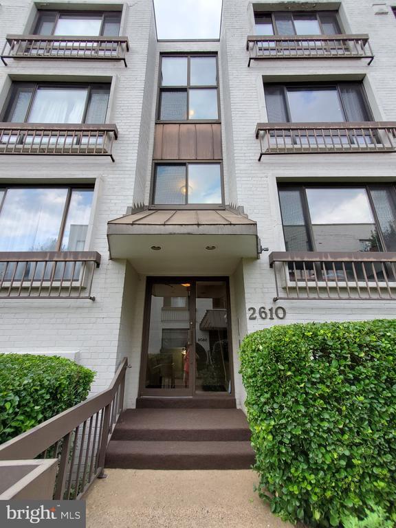 Foto del edificio - 2610 Tunlaw Rd NW