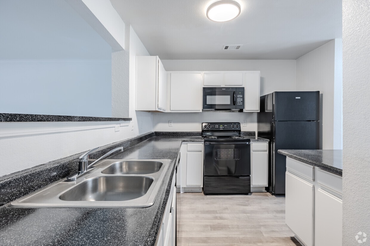 Primary Photo - Greens at Stonecreek