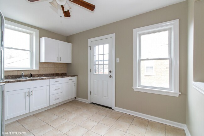 Building Photo - 21116 Maple St