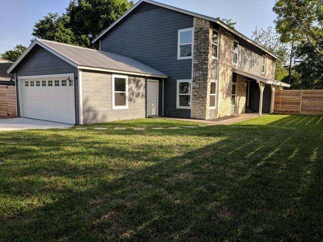 Building Photo - 5215 Guadalupe St