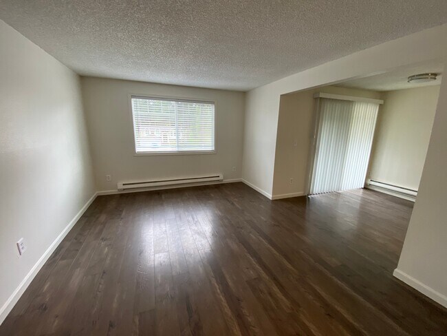 Foto del edificio - 8206 Locust Ave E