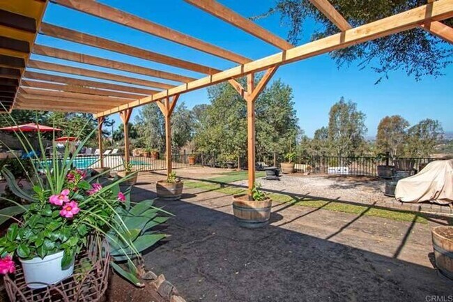 Building Photo - Guajome 1 Bedroom 1 Bath plus office Space...