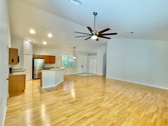 Foto del edificio - 6171 Lancewood Way