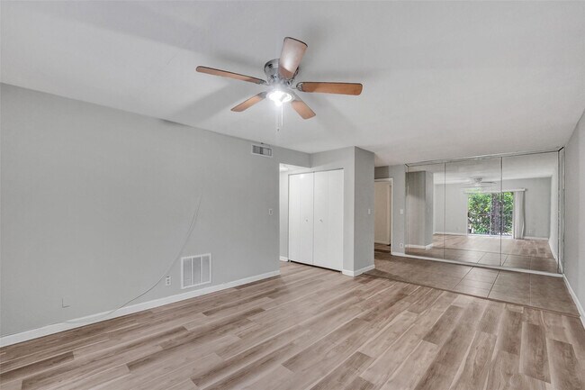 Foto del edificio - 555 SE 8th St