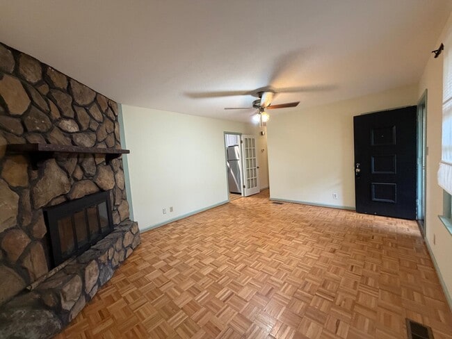 Building Photo - 120 Forrest Dr