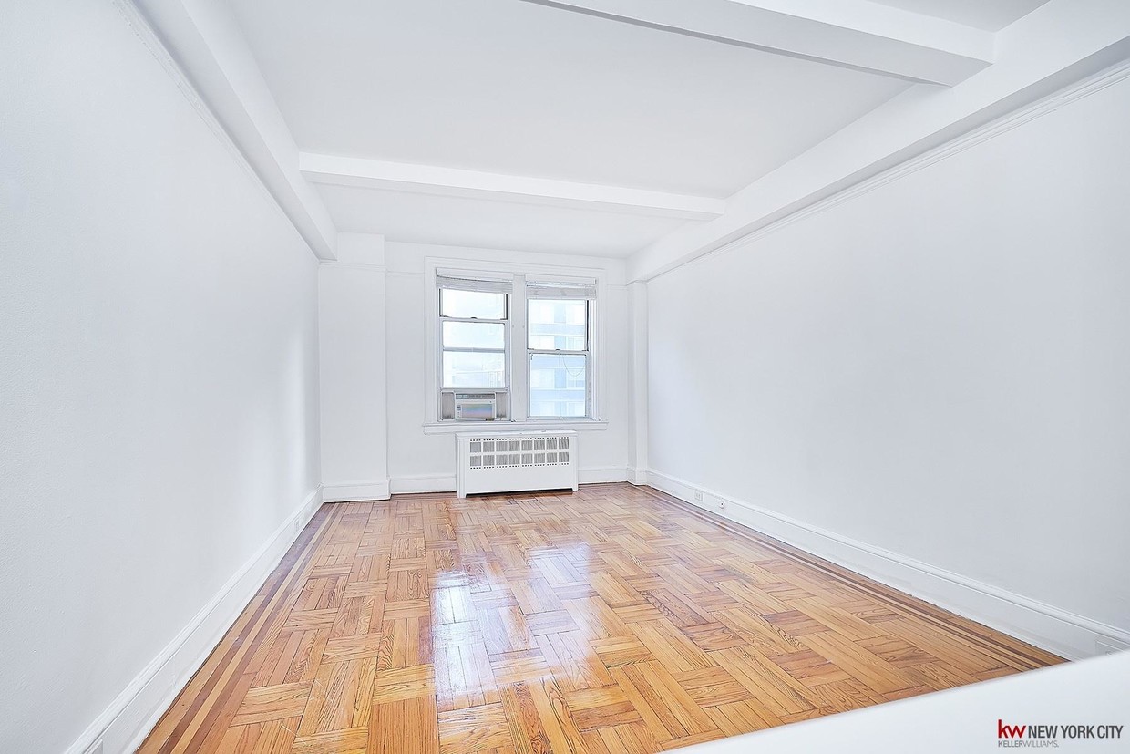 Primary Photo - 200 W 70th St