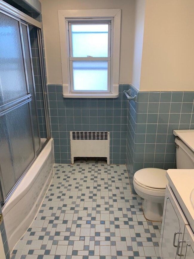 Foto del edificio - 241 Randall Ave