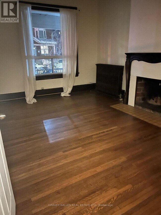 Building Photo - 678 Huron St