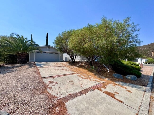Building Photo - 3 Bedroom Home for LEASE located in The Fa...