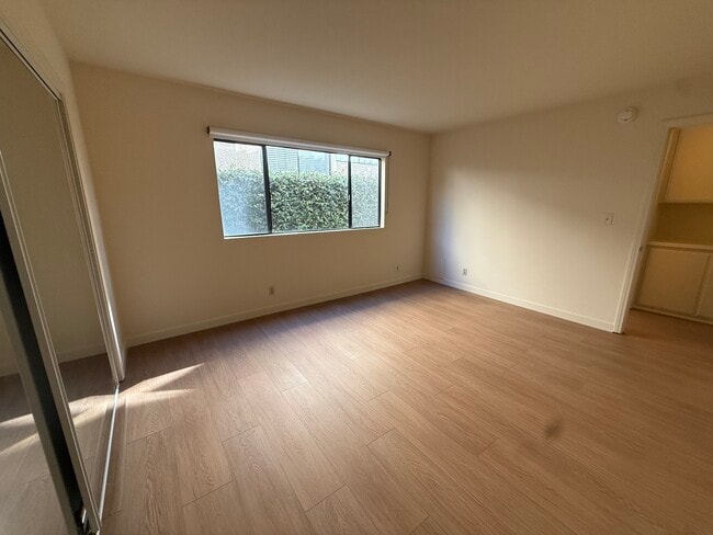 Building Photo - 12011 Rochester Ave