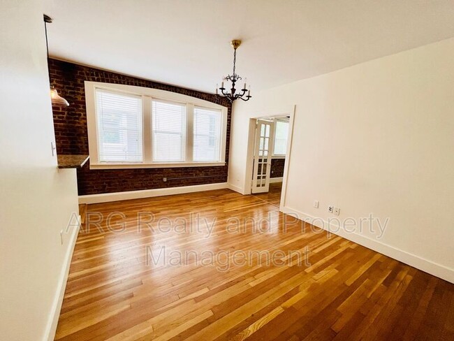 Foto del edificio - 373 Moreland Ave NE