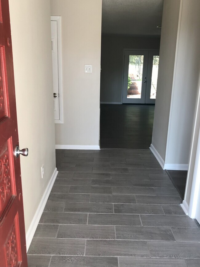 Foto del edificio - 1808 Saratoga Dr