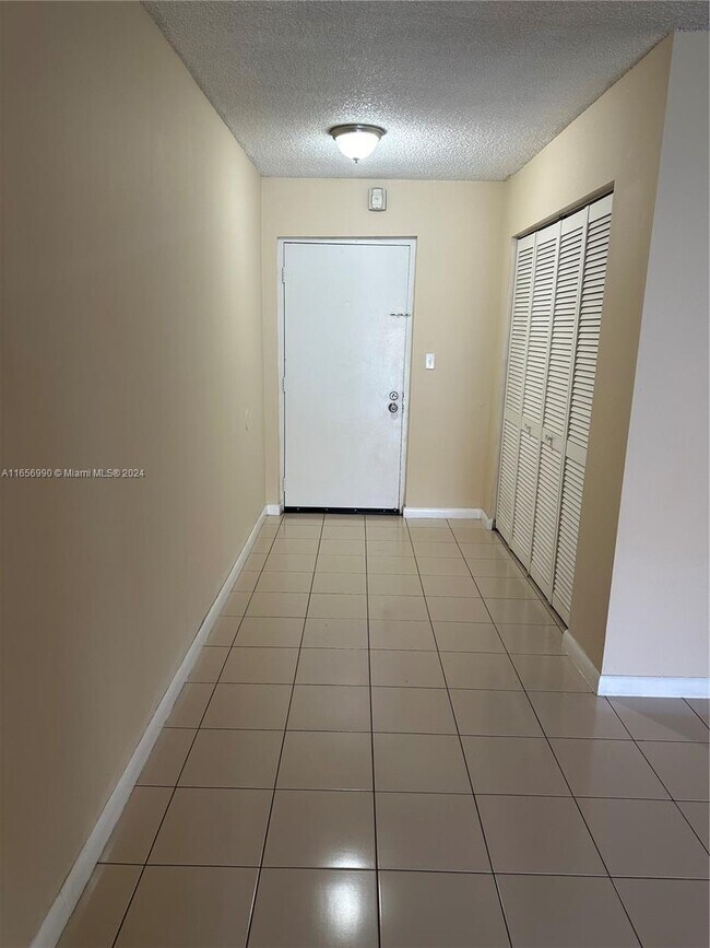 Foto del edificio - 230 NW 87th Ave