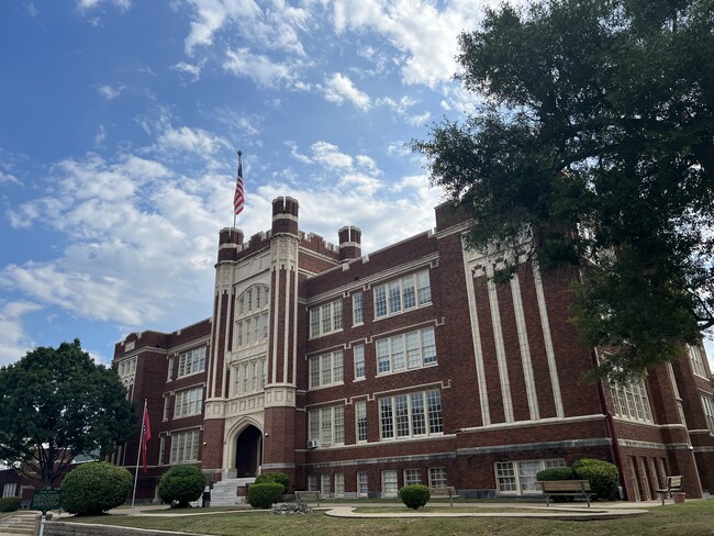Building Photo - 125 Oak Street apartments