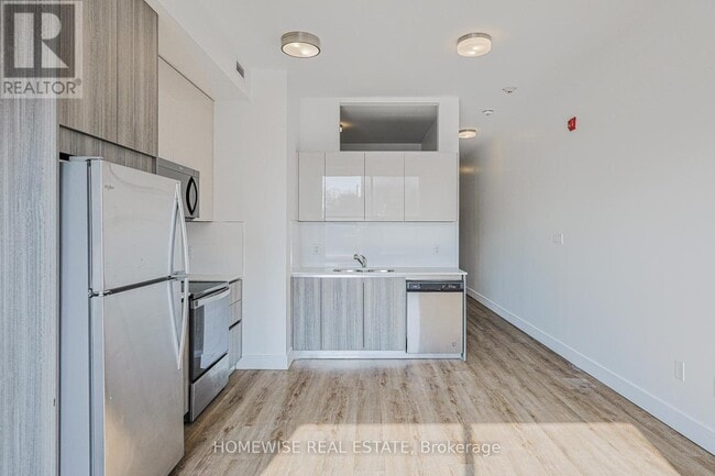 Building Photo - 3020 Dundas St W