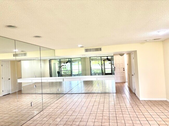 Foto del edificio - 4807 Esedra Ct
