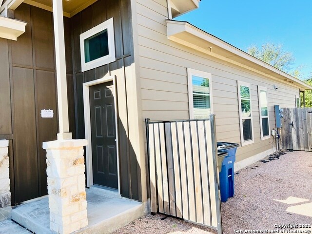 Building Photo - 2239 Avery Village