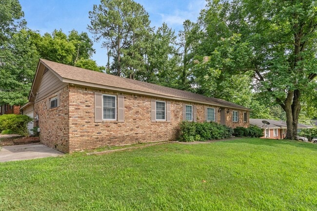 Building Photo - Completely Renovated 4 bedroom 3 bath home...