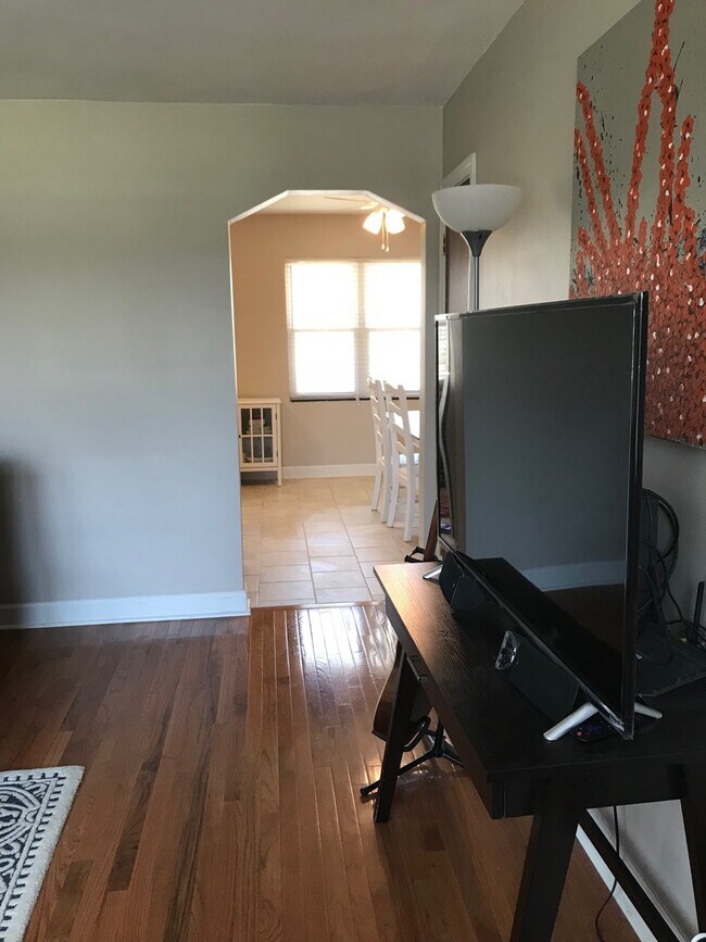 Living Room - 322 Ridgedale Rd