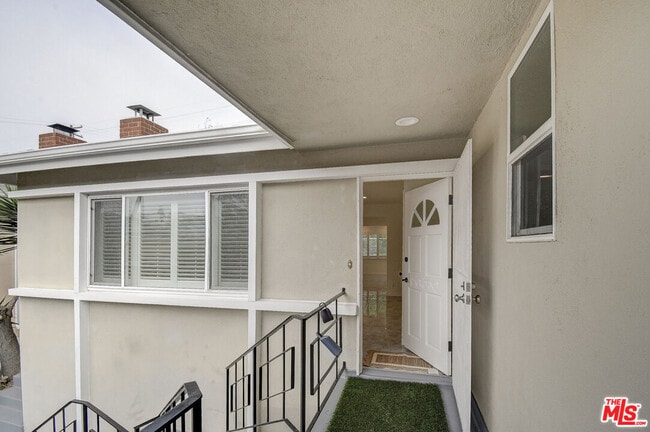 Foto del edificio - 8310 Pershing Dr