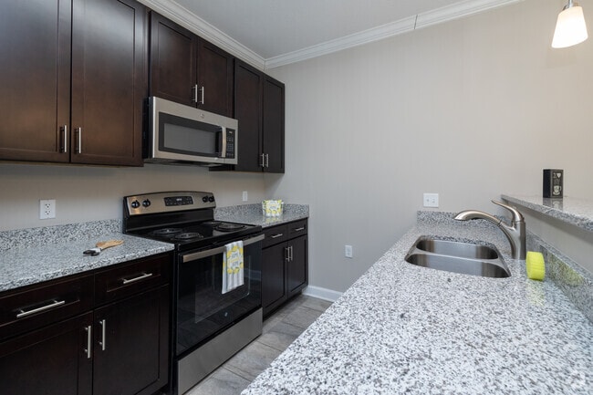 2 habitaciones, 2 baños, 102 m2, cocina - Reflection Pointe NC