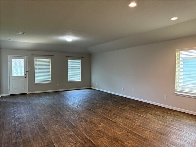 Building Photo - 3310 Sumac Dr