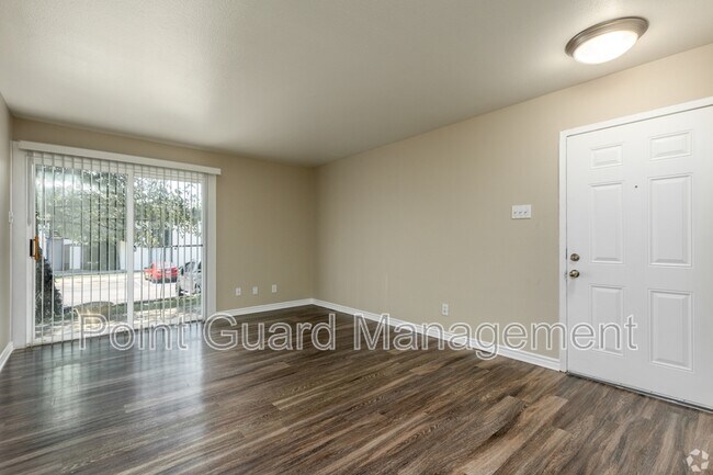 Building Photo - 4540 W Kiest Blvd