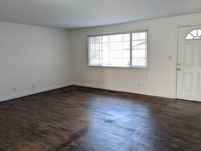 Foto del edificio - 3-Bedroom, 2-Bath Home With Large Patio an...
