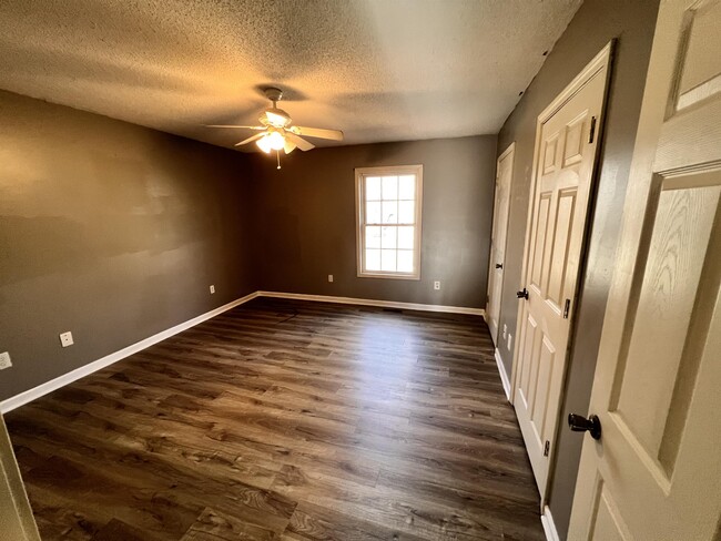 Building Photo - 720 Edgewood Ln