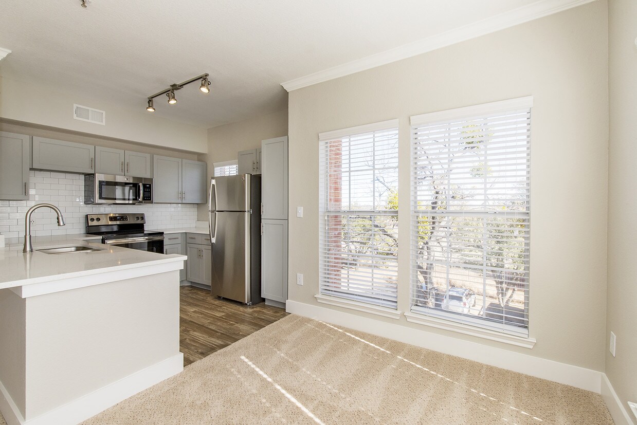 Reagan At Bear Creek Apartments Euless, TX