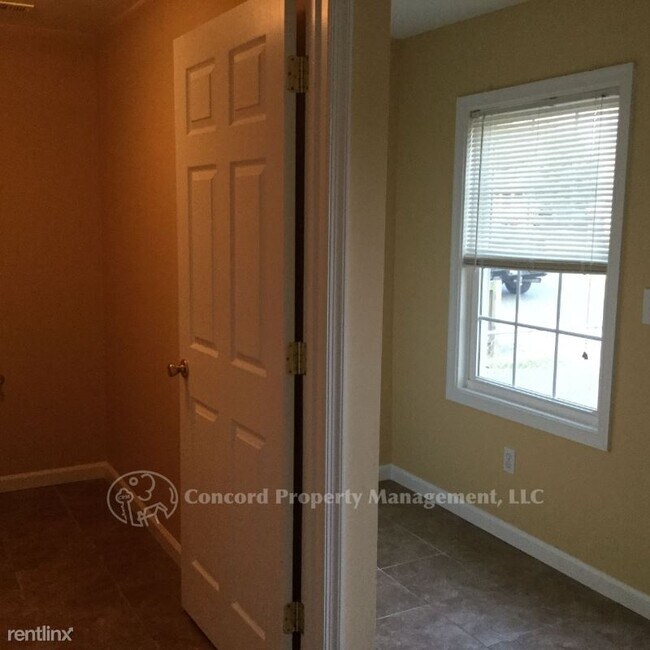 Building Photo - 3 br, 1.5 bath House - 221 Ashwood Rd