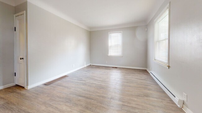 Foto del edificio - Charming 3-Bedroom Bungalow for Lease in Roseville
