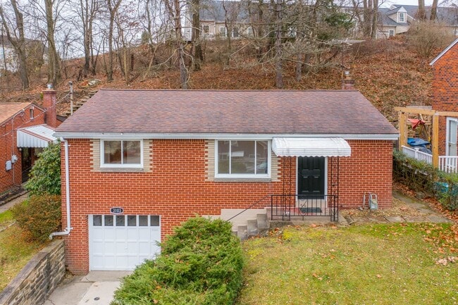 AVAILABLE JUNE 1ST! Don't miss this UPDATED and stunning 2-bedroom the heart of the South Hills! - AVAILABLE JUNE 1ST! Don't miss this UPDATED and stunning 2-bedroom the heart of the South Hills! House