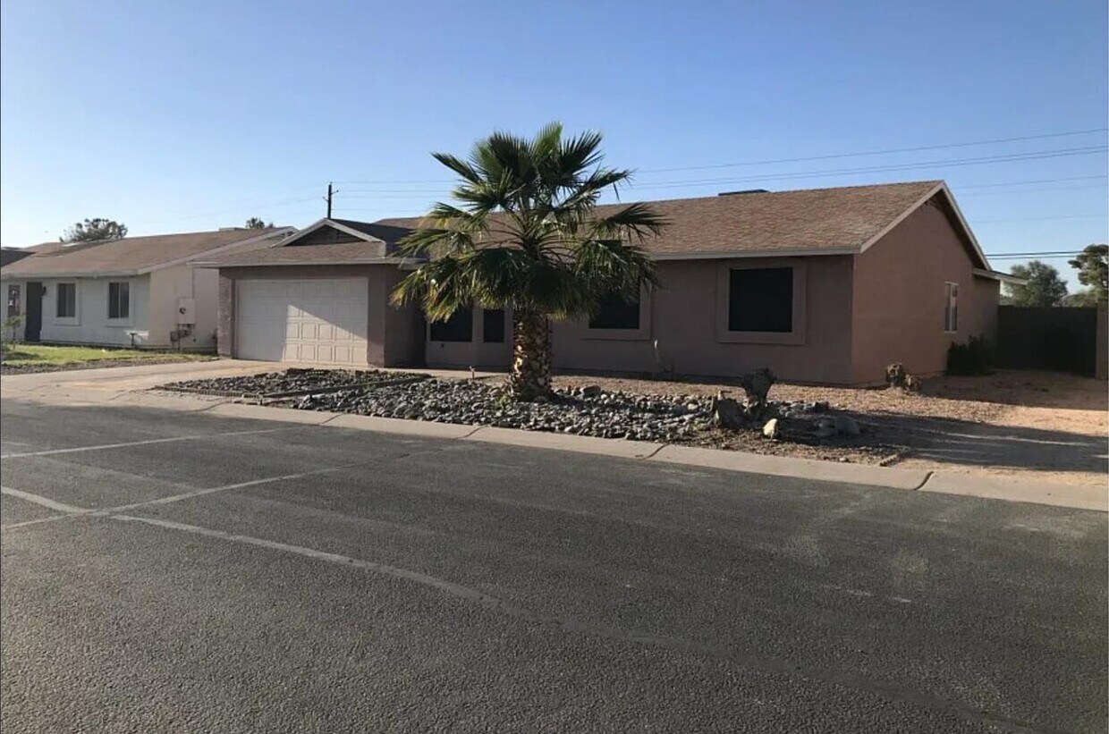 Foto del edificio - 814 W Hess Ave