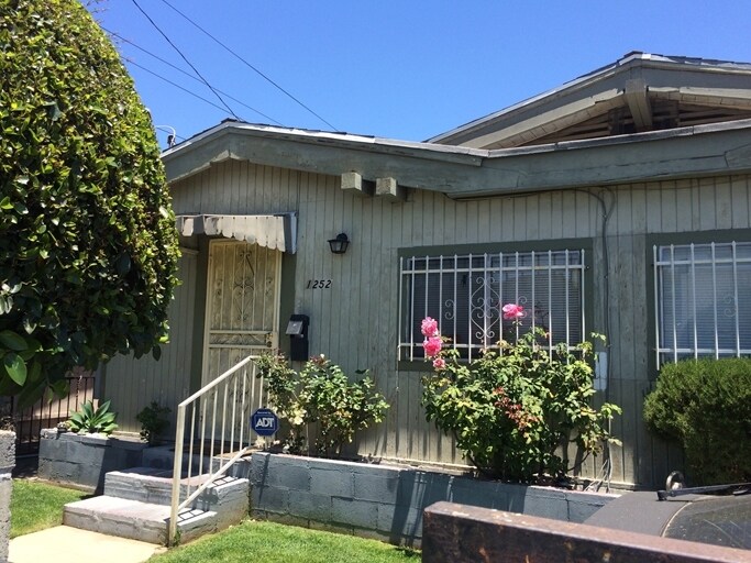 Foto principal - 1250 N Alexandria Ave
