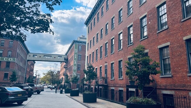Building Photo - 158 Wayne St