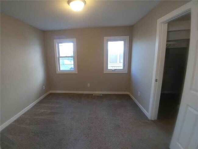 Building Photo - 915 Central Ave W