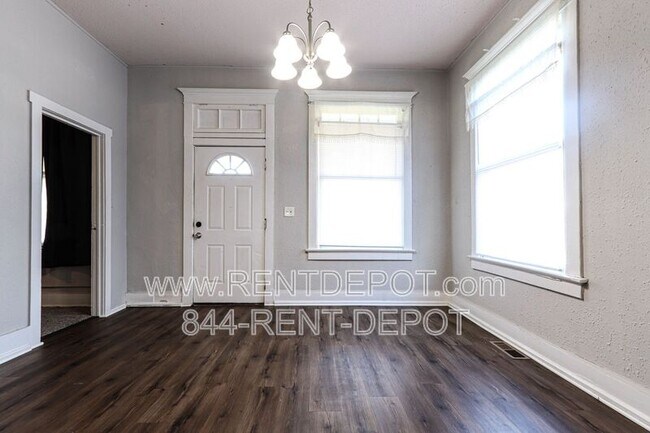 Building Photo - 613 Monroe Ave