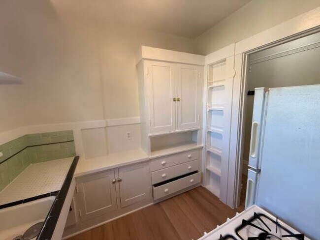 Foto del edificio - Great location and is just off the main St...
