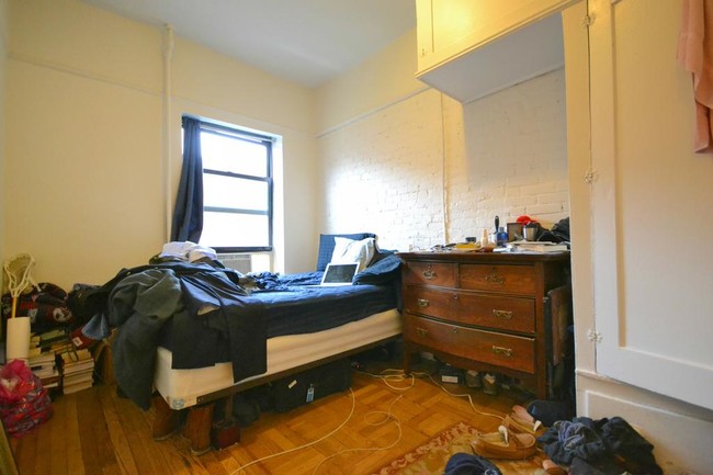 Building Photo - 174 Bleecker St