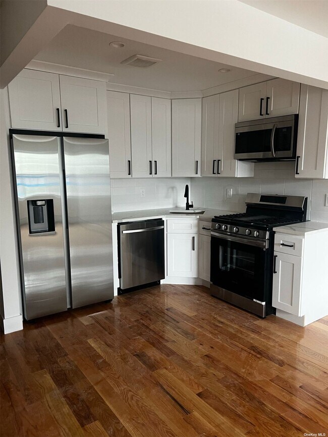 Building Photo - 6-28 Beach 68th St