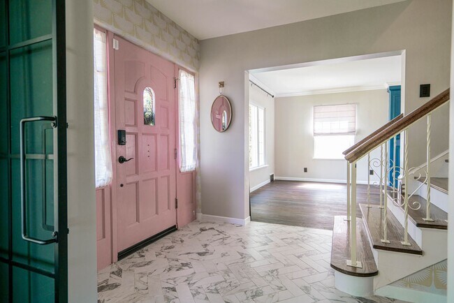 Building Photo - Charming 4 Bed, 2/5 Bath East Bench House