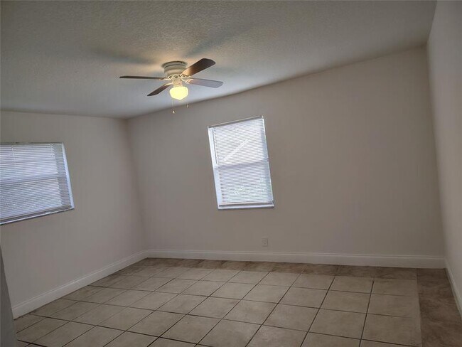 Building Photo - 3731 NW 78th Ln