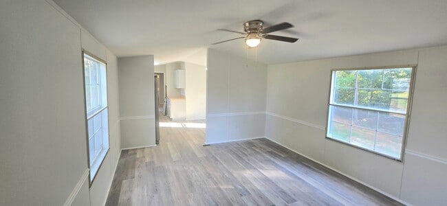 Building Photo - 968 Cy Cir