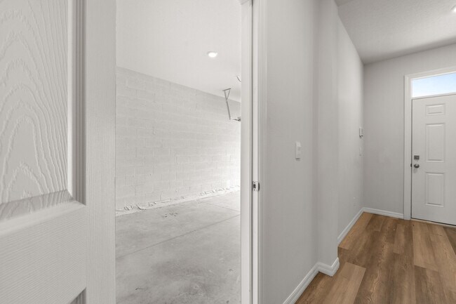 Building Photo - 12869 SW Forli Wy