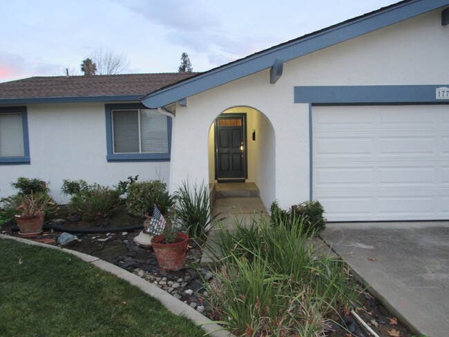 Building Photo - Charming 3 Bed/2 Bath West Livermore Home ...