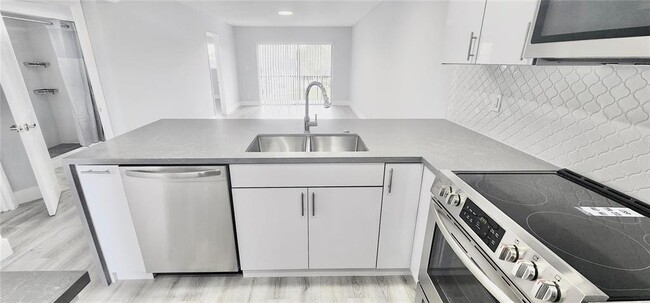 Building Photo - 8040 Colony Cir N