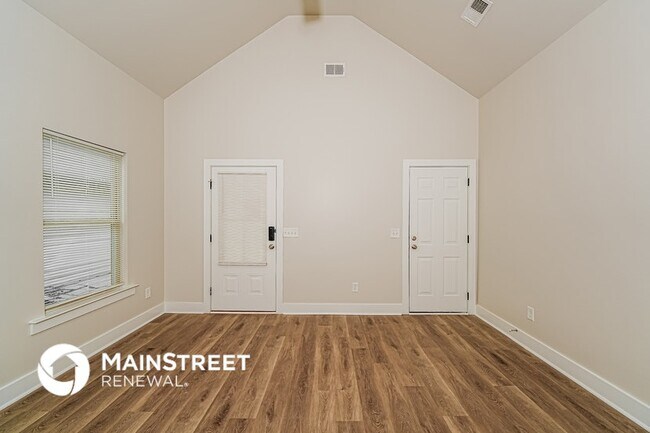 Building Photo - 890 Maple Trce